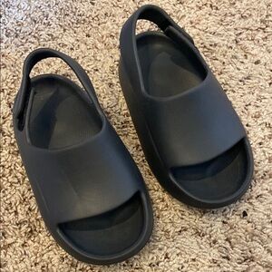 Kids Dicks Sporting Goods (DSG) Slide Sandals - Size 10 - Never Worn